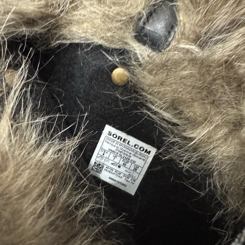 BNWOT Sorel Black Fur-Trimmed Winter Boots - Picture 8 of 8